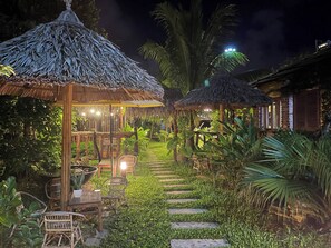 Bungalow, 2 Schlafzimmer, barrierefrei, eigener Pool | Unterkunftsgelände