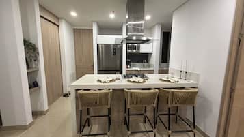 Microondas, horno y parrilla de estufa