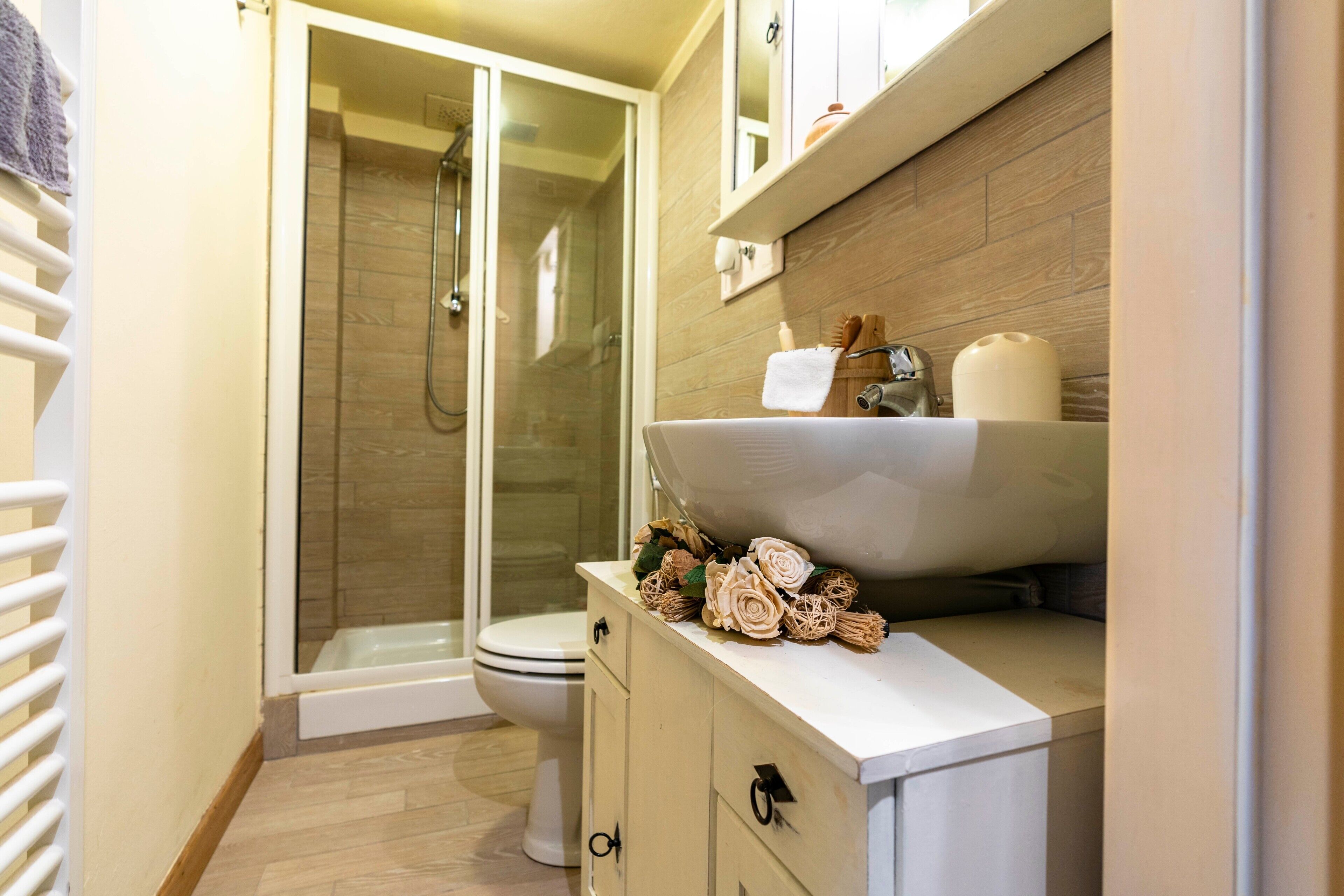 Ducha, secador de pelo, toallas