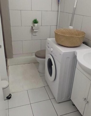 Shower, hair dryer, towels, soap - Studio COSY 2 pers - Anse Mitan -Plage Piscine Casino boutiques ! (Les Trois-Îlets)