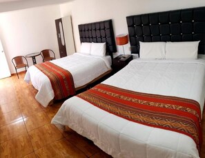 Doppelzimmer, 2 Queen-Betten, eigenes Bad | Kostenloses WLAN
