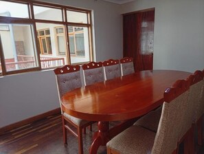 Apartment, 4 Schlafzimmer, Küche | Esszimmer