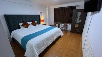 Room, 1 King Bed, Private Bathroom