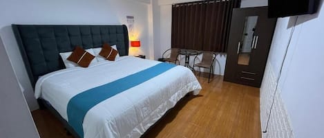 Room, 1 King Bed, Private Bathroom | Free WiFi