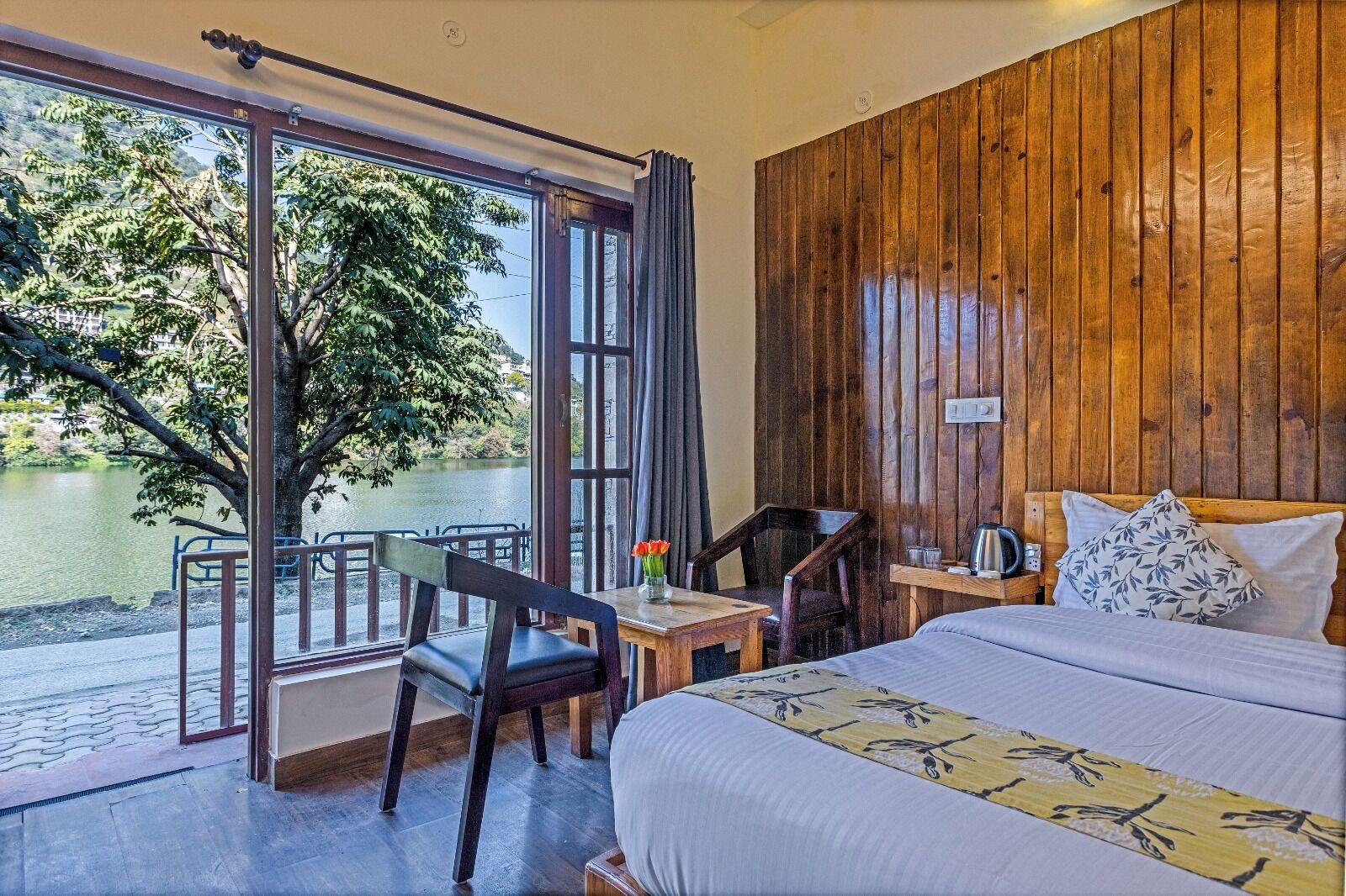 Standard Double Room, Lake View