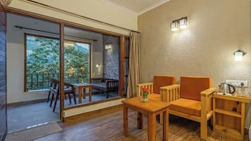 Firemannsrom – familie, balkong, utsikt mot innsjø | Innvendig