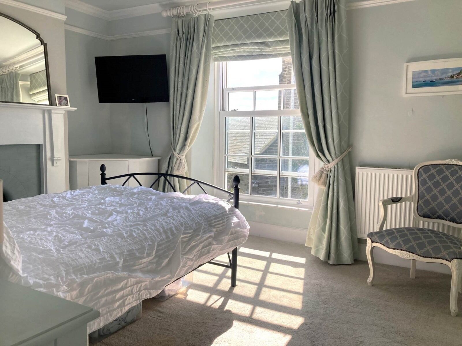 4 bedrooms, iron/ironing board, Internet, bed sheets