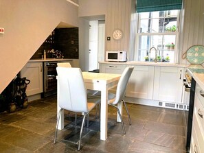 Dining -  Aberdovey- Beautiful Big 4 Bed House - Sea Views - Garden & Free Parking Permit (Aberdyfi)