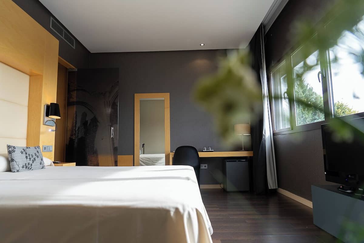 Ropa de cama de alta calidad y minibar 