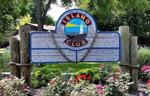 Property grounds - An Easy Win for Group Getaways | 8 ppl | IC64 (Put-in-Bay)