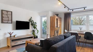 Fernseher, Tischtennisplatte