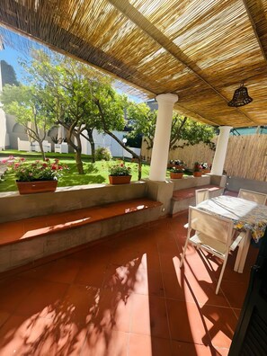 Unclassified image, 5 of 41, button