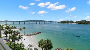Private beach, white sand, 10 beach bars