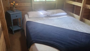 1 bedroom, bed sheets