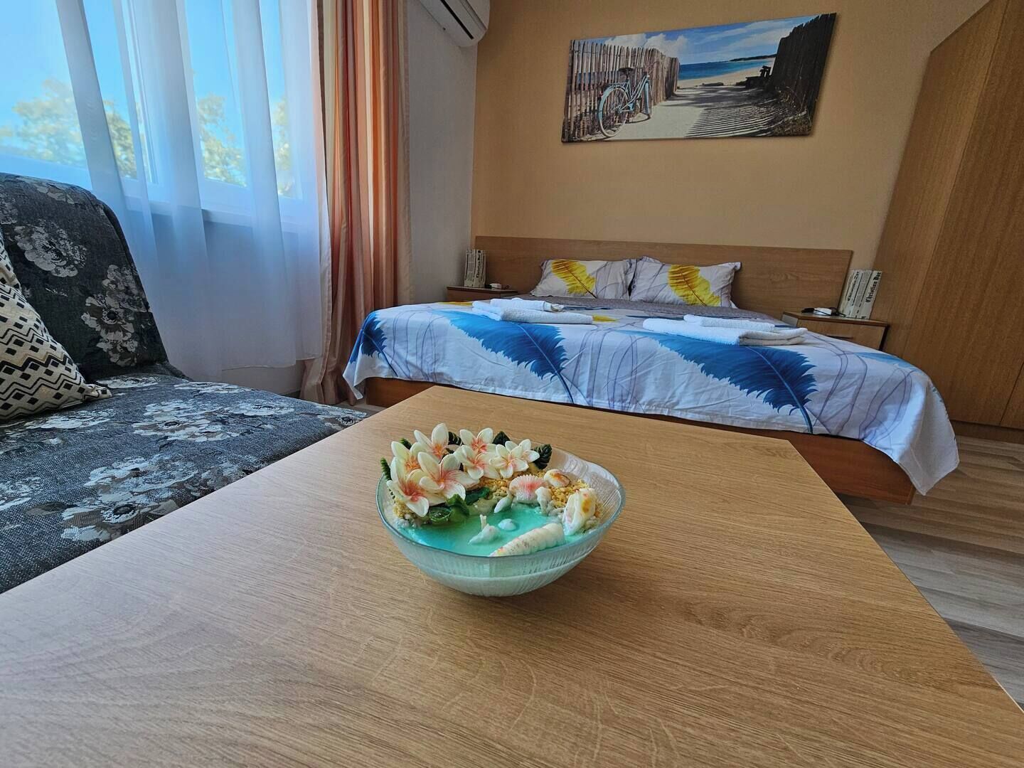 6 habitaciones, tabla de planchar con plancha, wifi y ropa de cama 