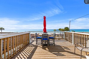 Outdoor dining - Beachfront townhome w/ balcony & ocean views (Panama City Beach)