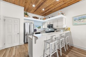 Fridge, microwave, oven, stovetop - Beachfront townhome w/ balcony & ocean views (Panama City Beach)