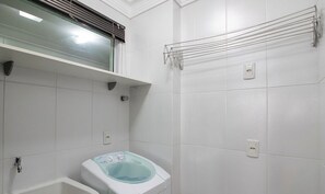 Basic Apartment | Bathroom | Shower - Apts in Condo w/ Pool and Gym 450m From the Beach - SBH (Bombinhas)