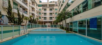 Apts in Condo w/ Pool and Gym 450m From the Beach - SBH