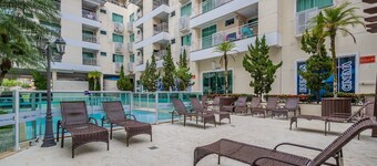 Apts in Condo w/ Pool and Gym 450m From the Beach - SBH