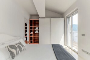 4 chambres, fer et planche à repasser