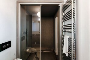 Shower, jetted bath, bidet, towels - Villa Irene - Breathtaking view of Lake Como (Brienno)