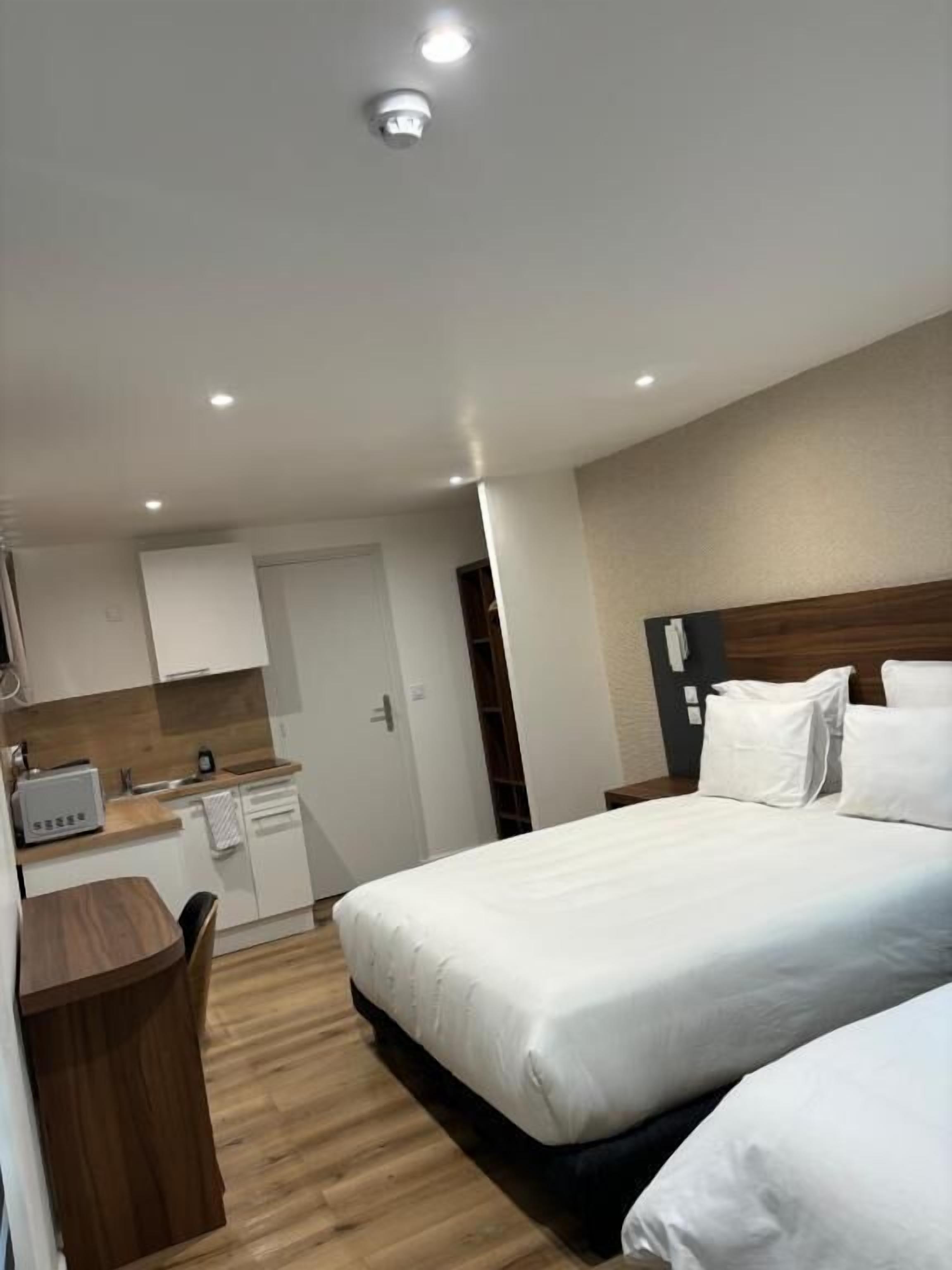 Family Triple Room | Desk, laptop workspace, free WiFi