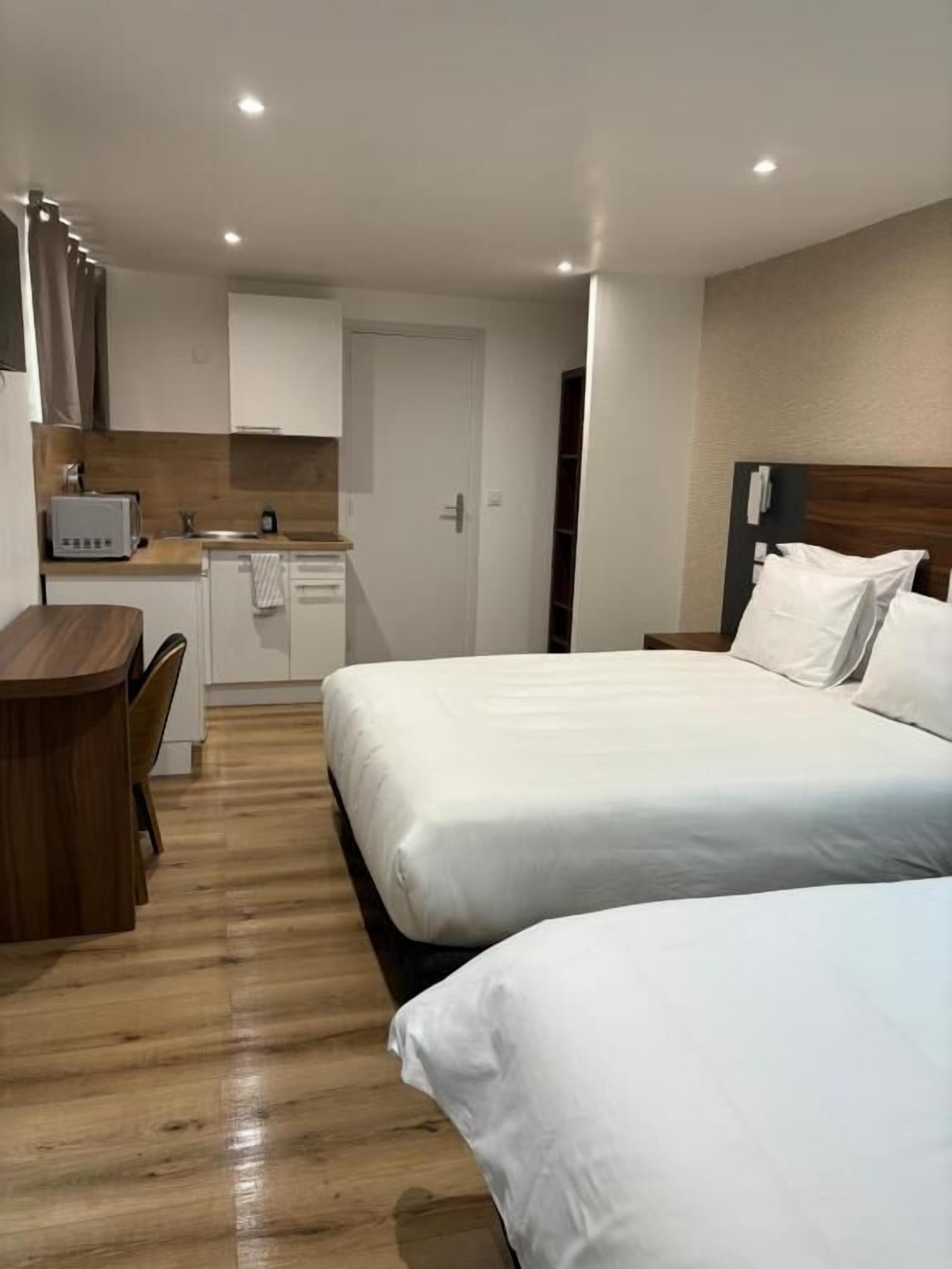 家庭三人房 | 書桌、筆電工作空間、免費無線上網