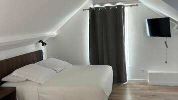 Escritorio, espacio para trabajar con un portátil, wifi gratis