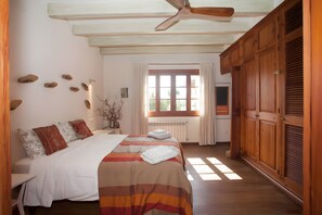 5 chambres, fer et planche à repasser, Wi-Fi, draps fournis