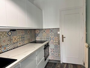 Fridge, microwave, oven, dishwasher - Studio with veranda, 5min walk to the beach (Nice)