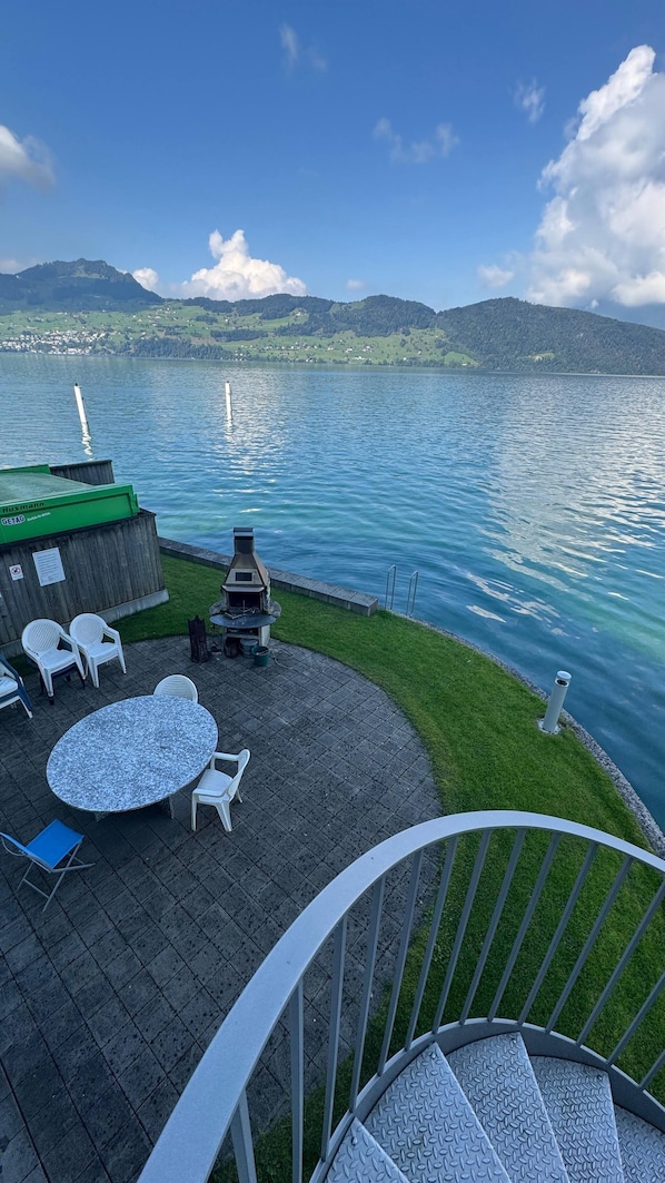 تناول الطعام بالخارج