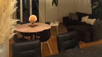 Apartment, 1 Bedroom, Accessible, Smoking | Lounge