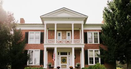 Large Historic House on 8 acres in Shenandoah Valley- sleeps 15