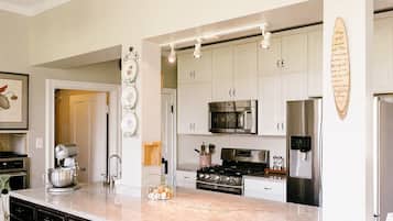 Micro-ondes, four, plaque de cuisson, lave-vaisselle