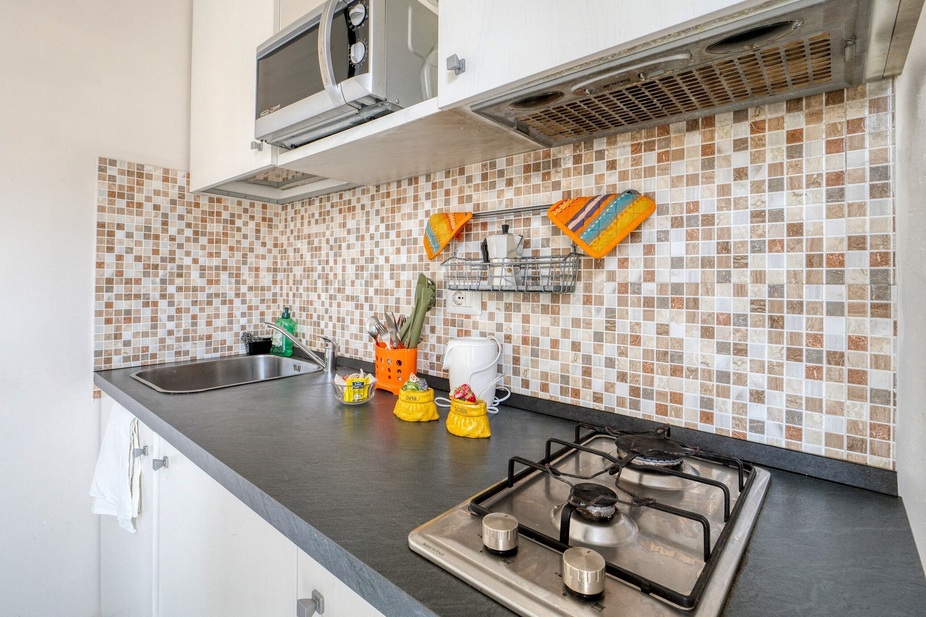 Fridge, microwave, stovetop, electric kettle
