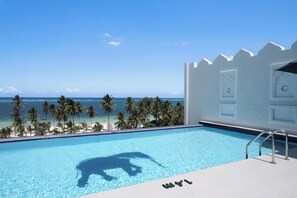 Unclassified image, 4 of 50, button