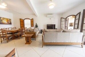 House, Smoking | 3 bedrooms - Casa c Churrasqueira Perto da Praia de Pernambuco (Guarujá)