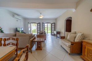 House, Smoking | 3 bedrooms - Casa c Churrasqueira Perto da Praia de Pernambuco (Guarujá)