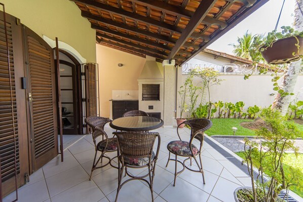 House, Smoking | 3 bedrooms - Casa c Churrasqueira Perto da Praia de Pernambuco (Guarujá)