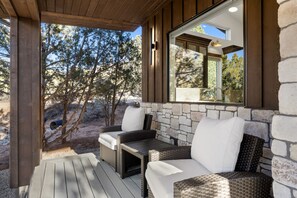 Terrace/patio - Narrows Nest: King Bed, Hot Tub & Fireplace (Orderville)