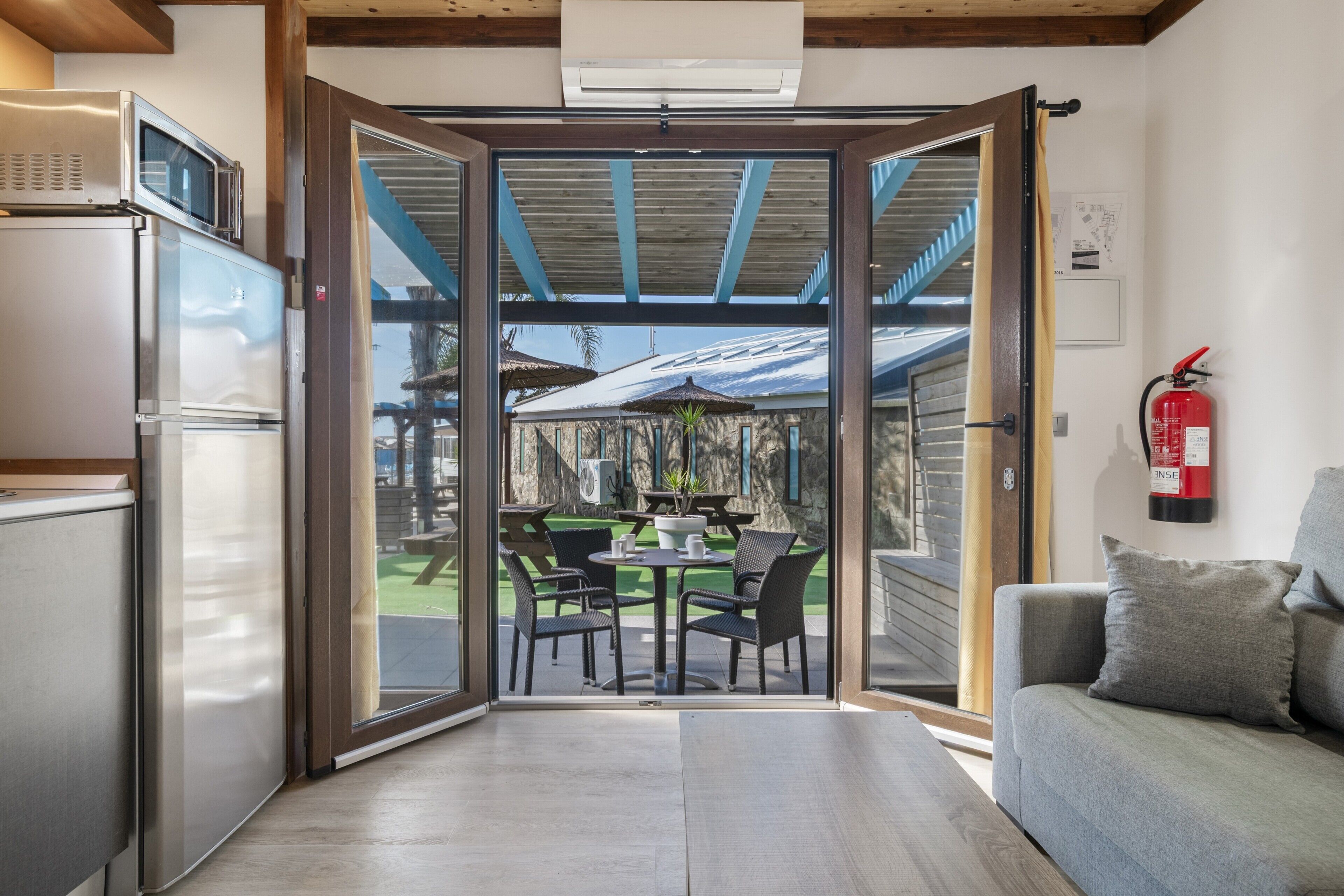 TV, tavolo da ping pong