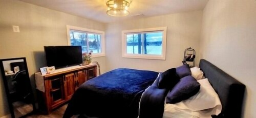 Flat lot w Sandy Beach, Kayaks, wifi