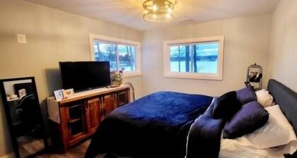 Flat lot w Sandy Beach, Kayaks, wifi