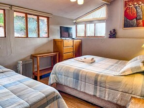 Habitación Premium doble, varias camas, baño privado, vistas a la ciudad