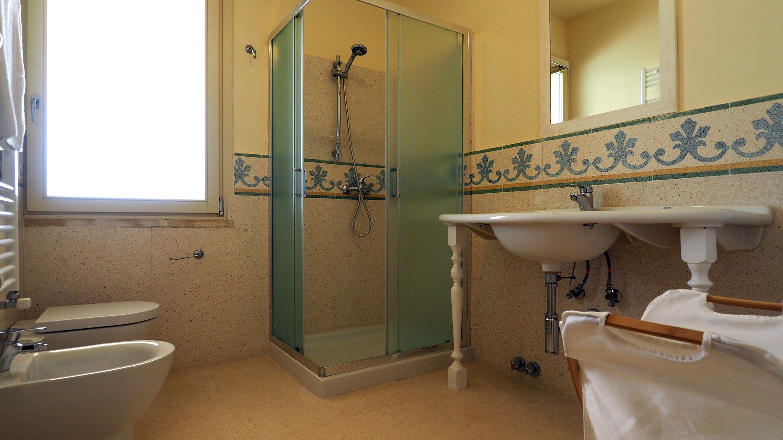 Douche, serviettes fournies