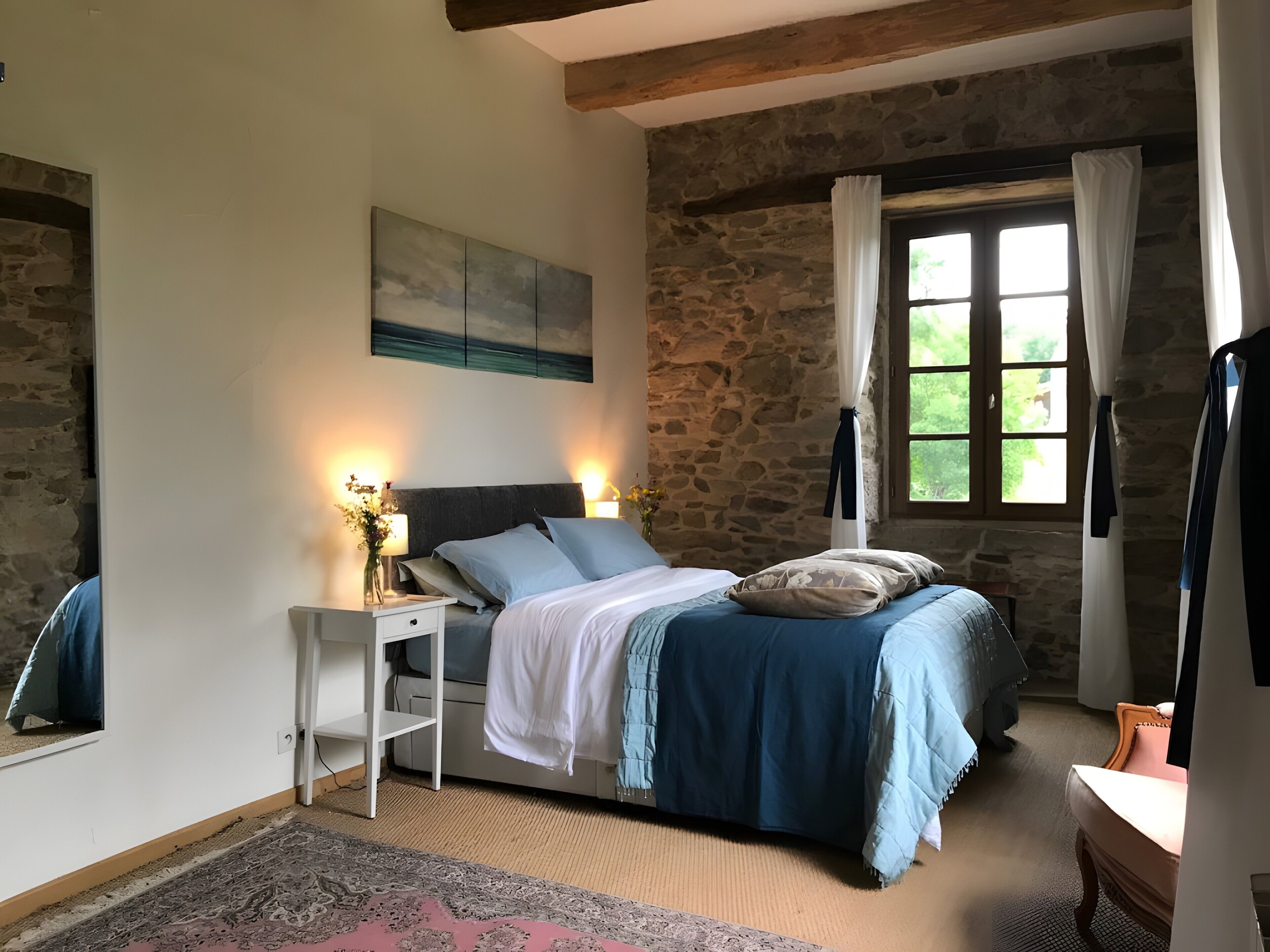 4 bedrooms, iron/ironing board, WiFi, bed sheets