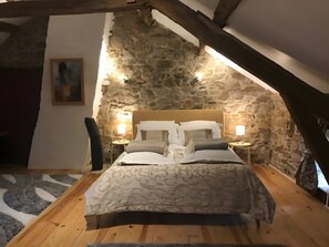 4 dormitorios, tabla de planchar con plancha, wifi y ropa de cama