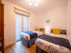 2 bedrooms, iron/ironing board, free WiFi, bed sheets