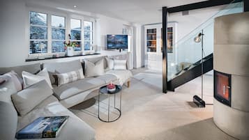 Televisión y chimenea